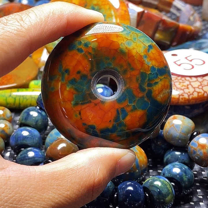 草***牛未镶嵌颈饰玛瑙/玉髓