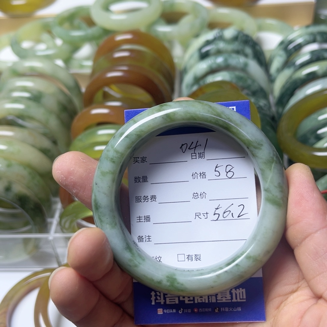 透闪石-蛇纹石玉手镯未镶嵌