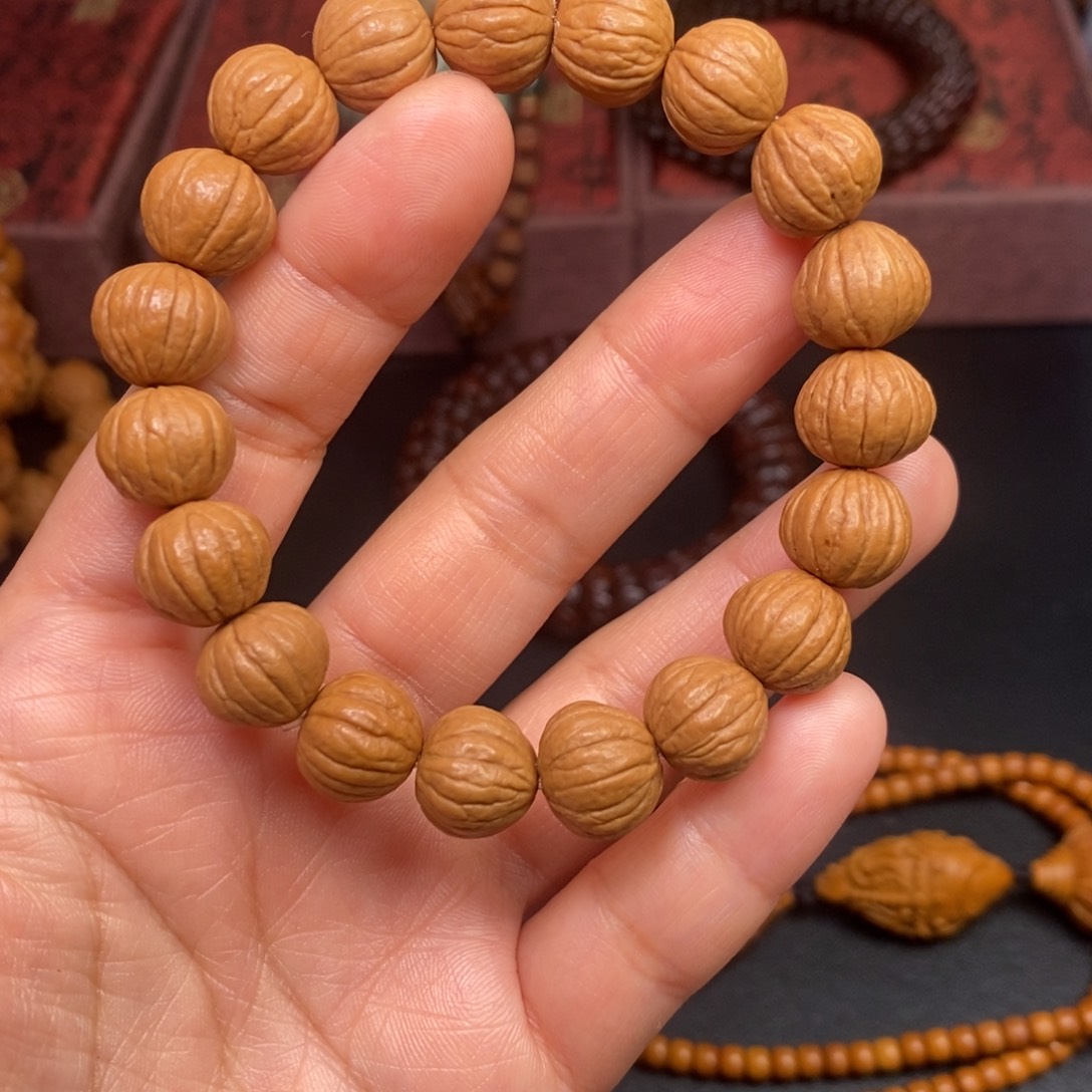 光***吻吊坠猴头核桃橄榄核桃