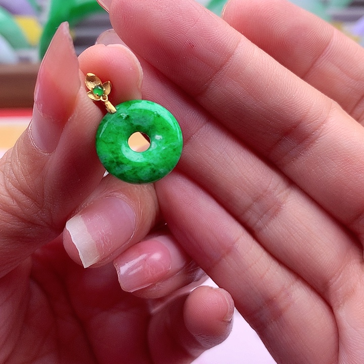 翡翠颈饰18K金镶嵌翡翠