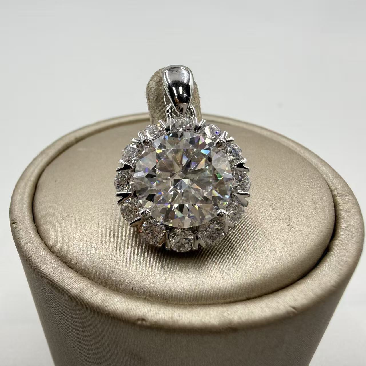 【周扬专属】高奢臻品吊坠5CT XKZF60