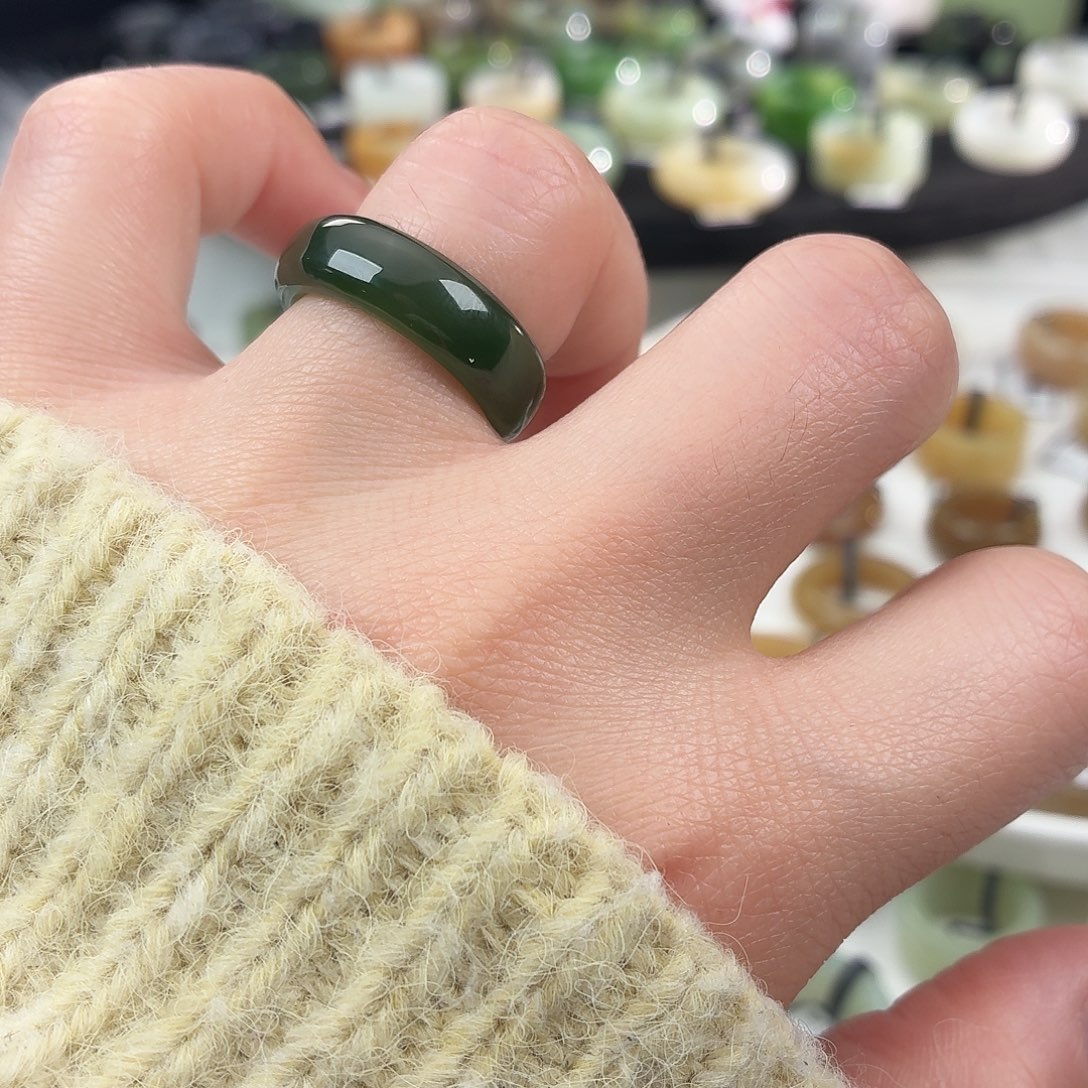 和田玉未镶嵌戒指S6红皮碧玉泥鳅背17.0