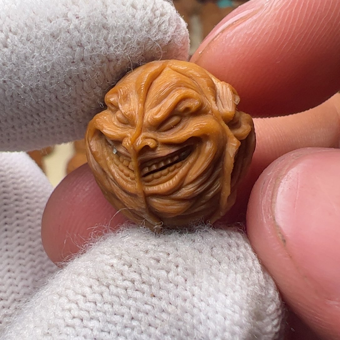 猴头核桃把件精修三面瑕疵