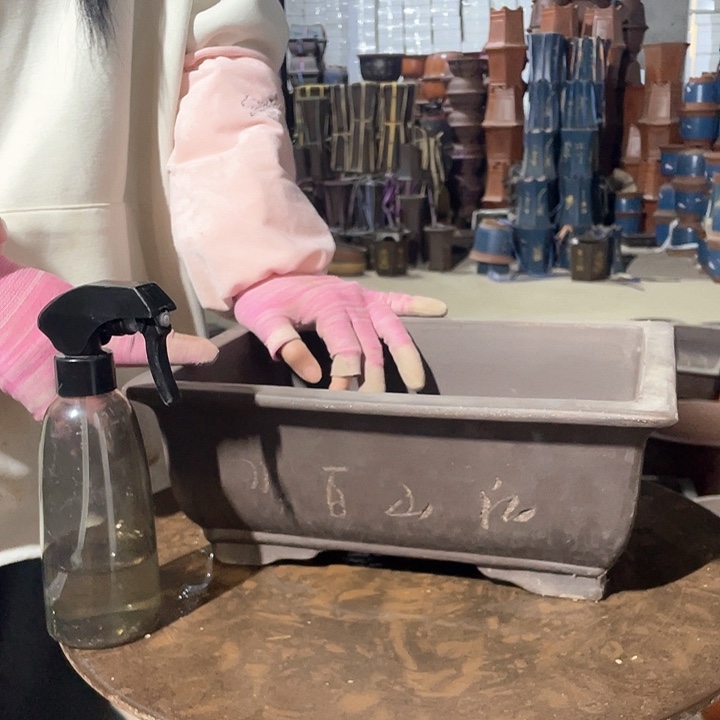 紫砂32紫泥刻绘马槽花盆花盆