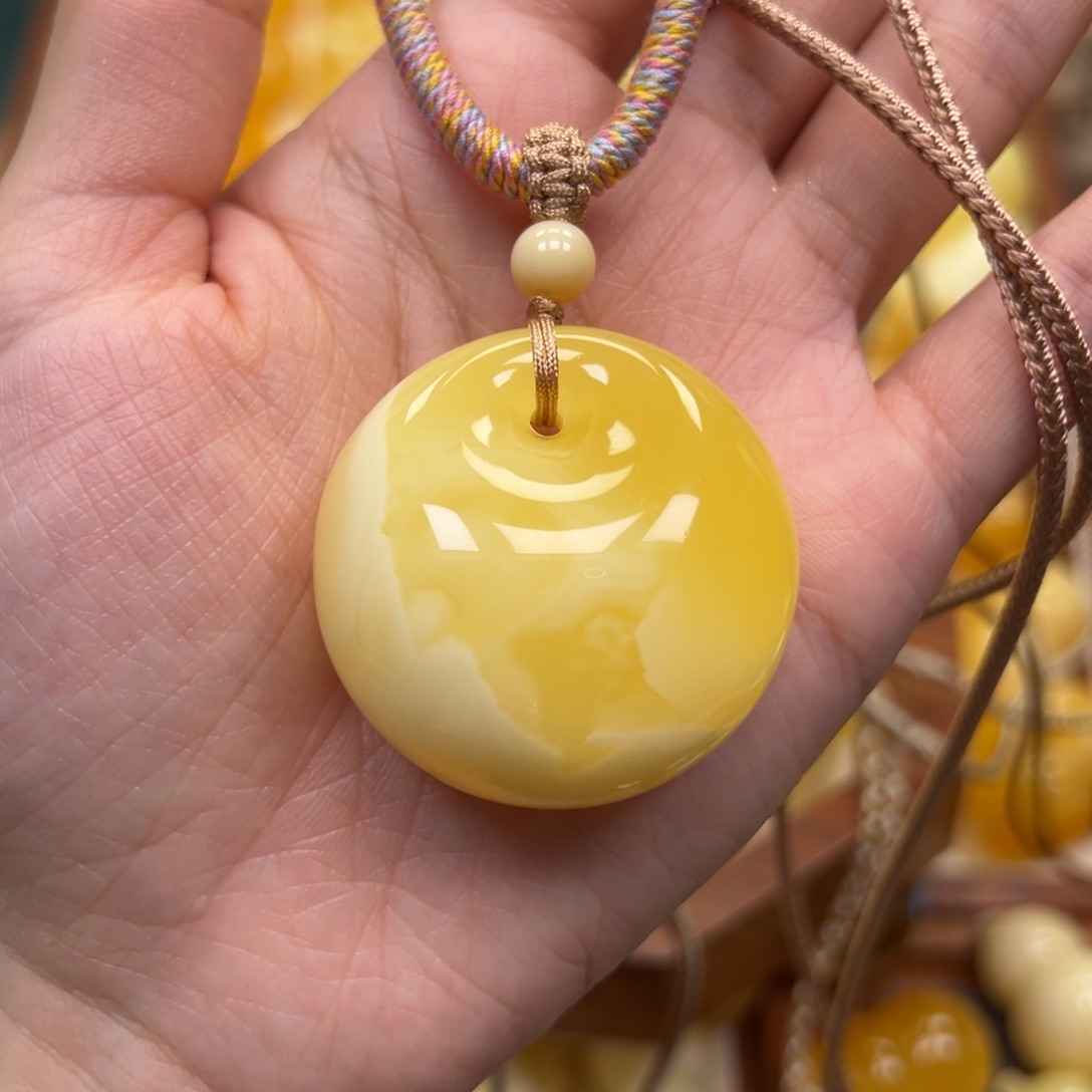 琥珀未镶嵌颈饰蜜蜡