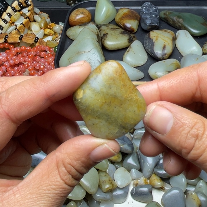 河***易和田玉未镶嵌珠宝半成品