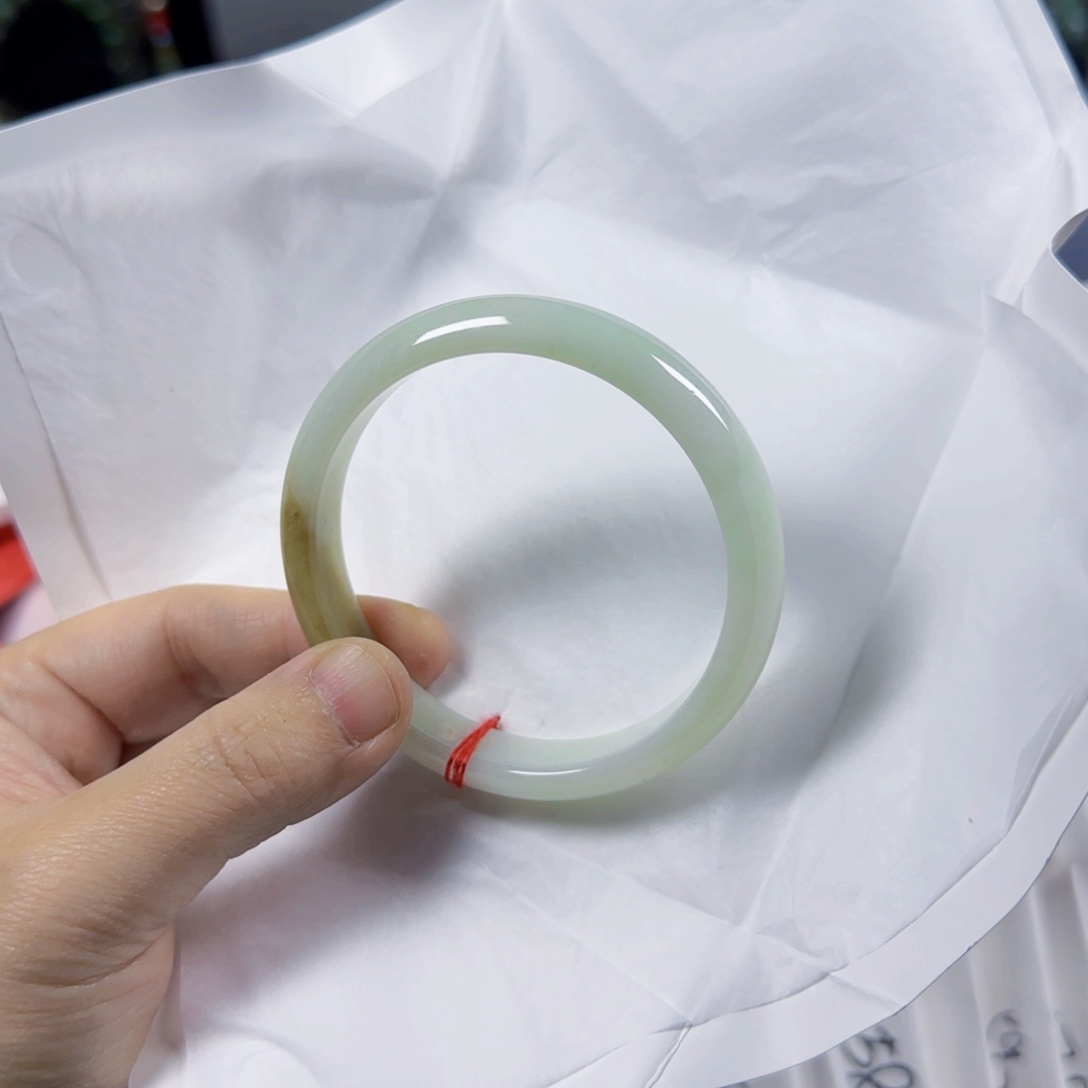 翡翠手镯未镶嵌茶黄细糯化小小胶条