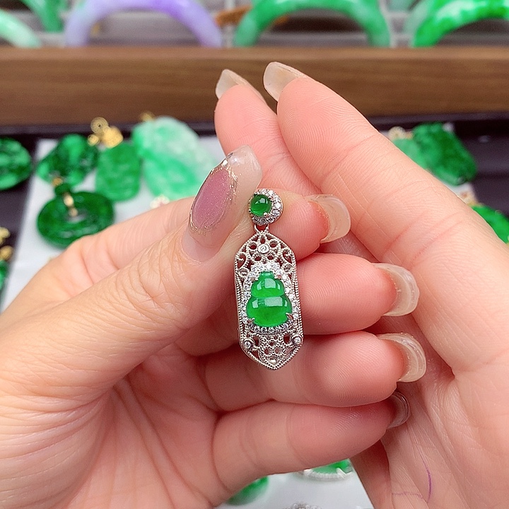 翡翠颈饰银S925镶嵌翡翠