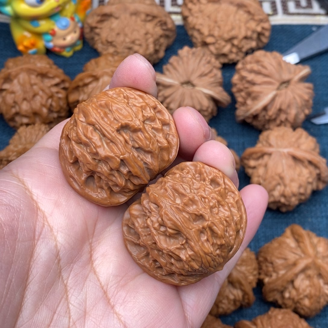 文玩核桃把件37.8山地红皮正磨