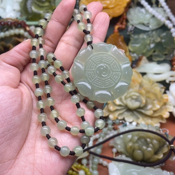 蛇纹石玉吊坠合金