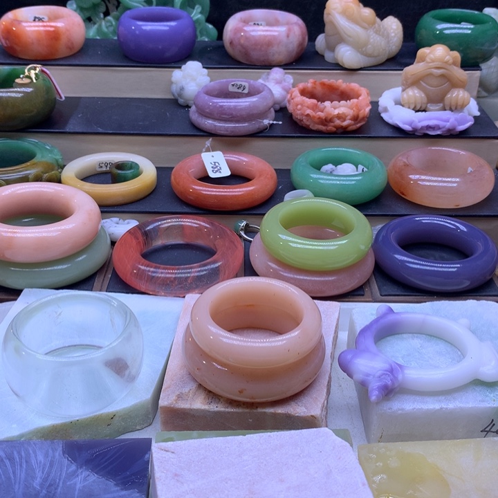 J***e石英岩玉未镶嵌13468975444