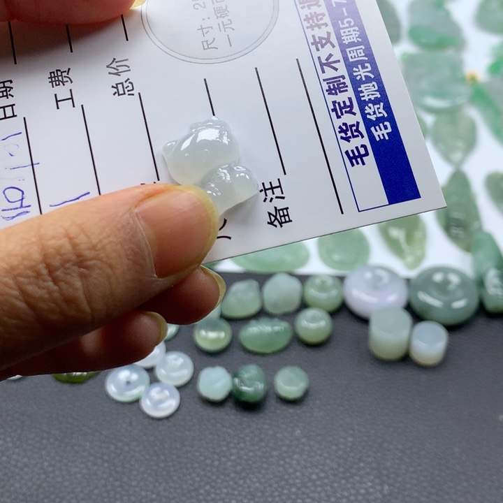 翡翠颈饰未镶嵌猫