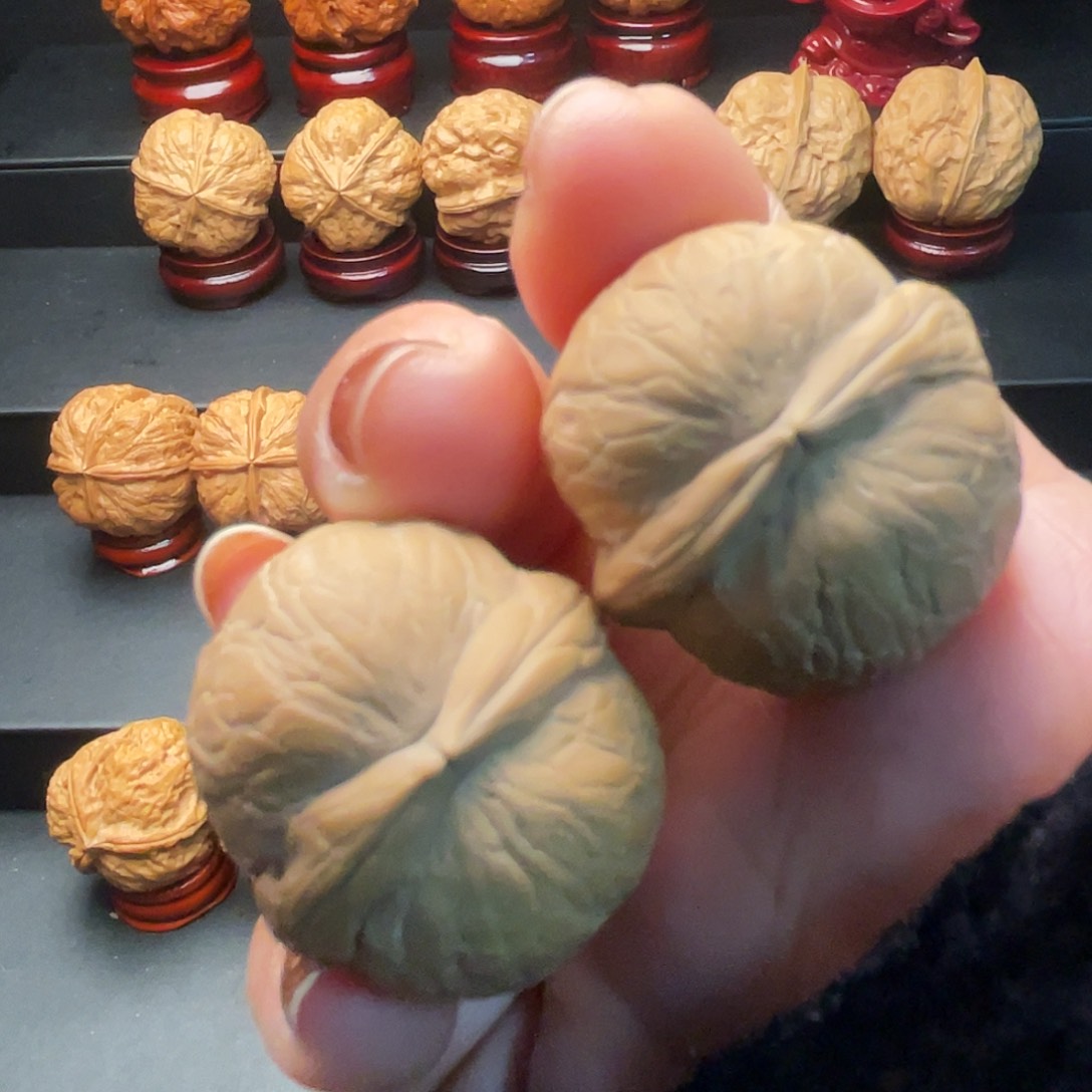 文玩核桃把件蛇皮……