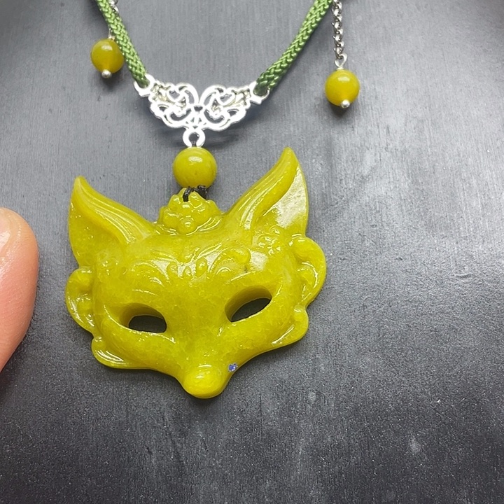 未镶嵌蛇纹石玉颈饰