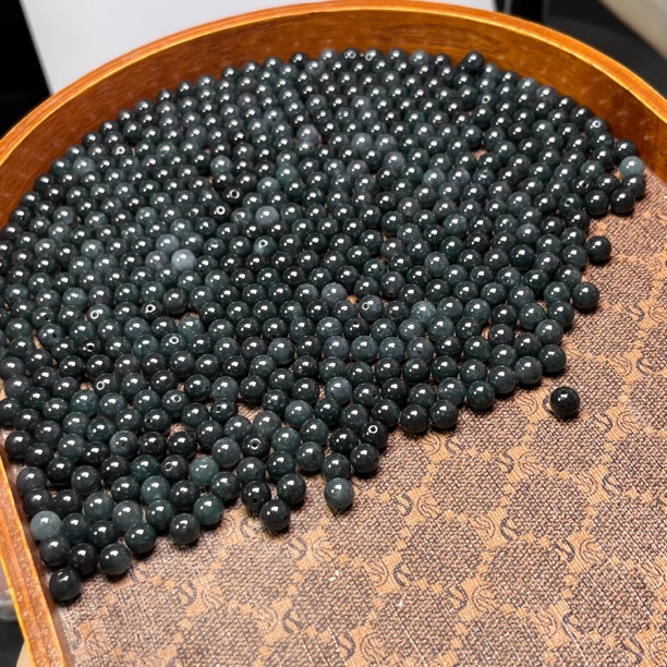 天然翡翠A货卡7左右乌鸡珠子（一组10颗）多样性发货