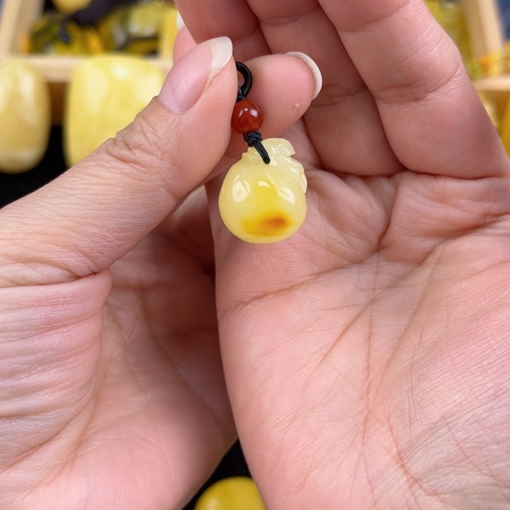 琥珀裸石未镶嵌琥珀