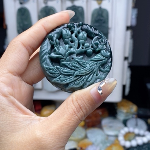 翡翠颈饰未镶嵌翡翠