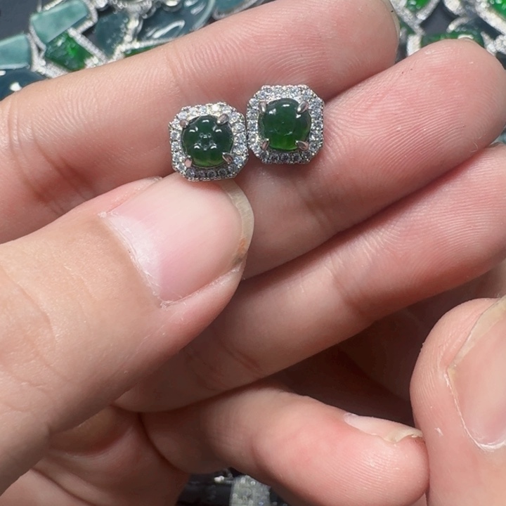 翡翠未镶嵌颈饰天然A货翡翠放漏