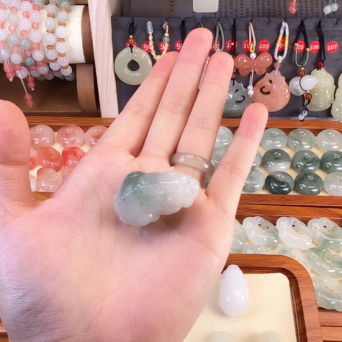 颈饰未镶嵌石英质玉喜***阳