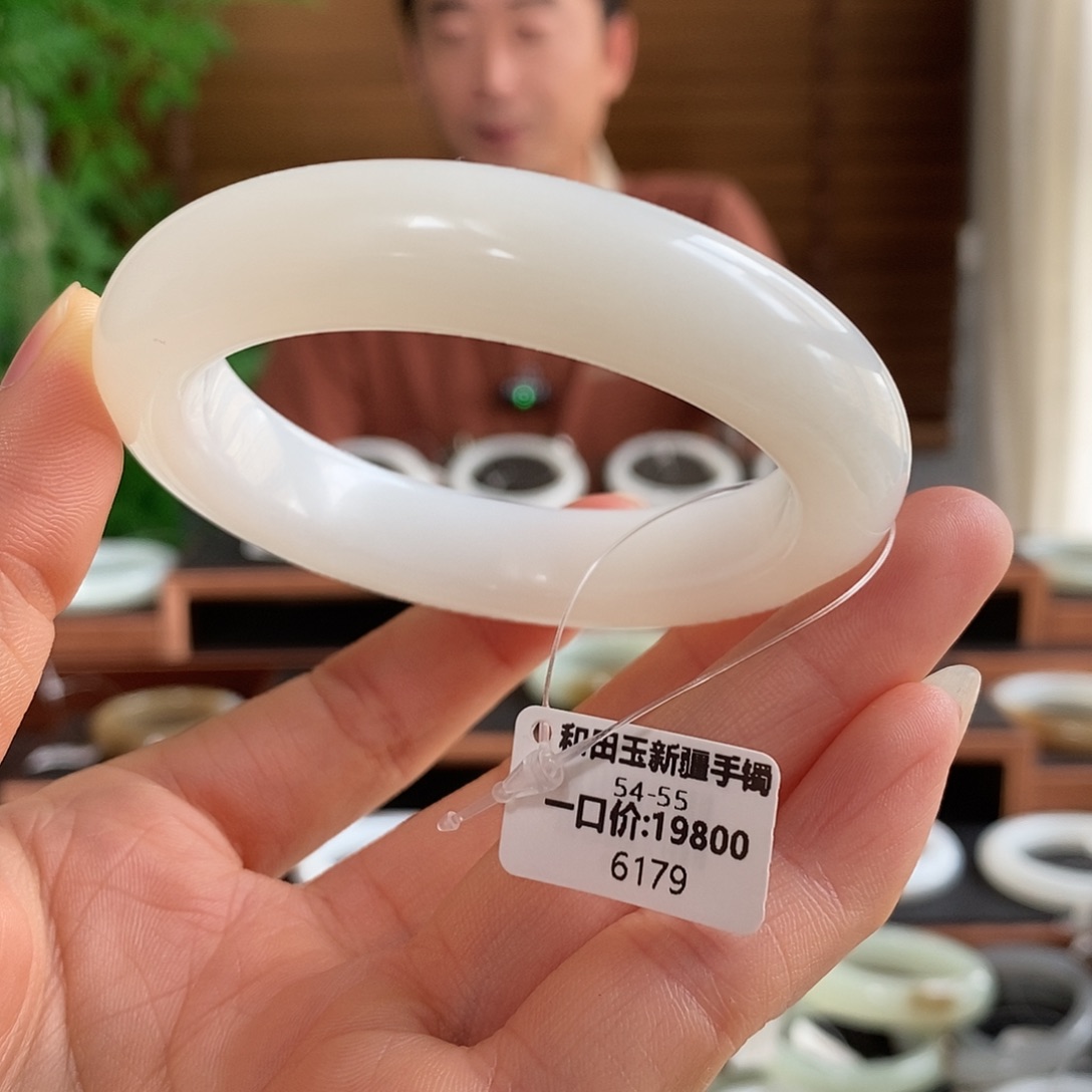 和田玉未镶嵌手镯6179