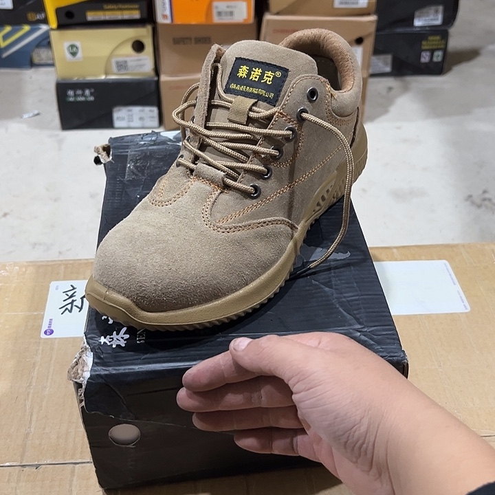 编码664号。40码防砸防刺劳保鞋。
