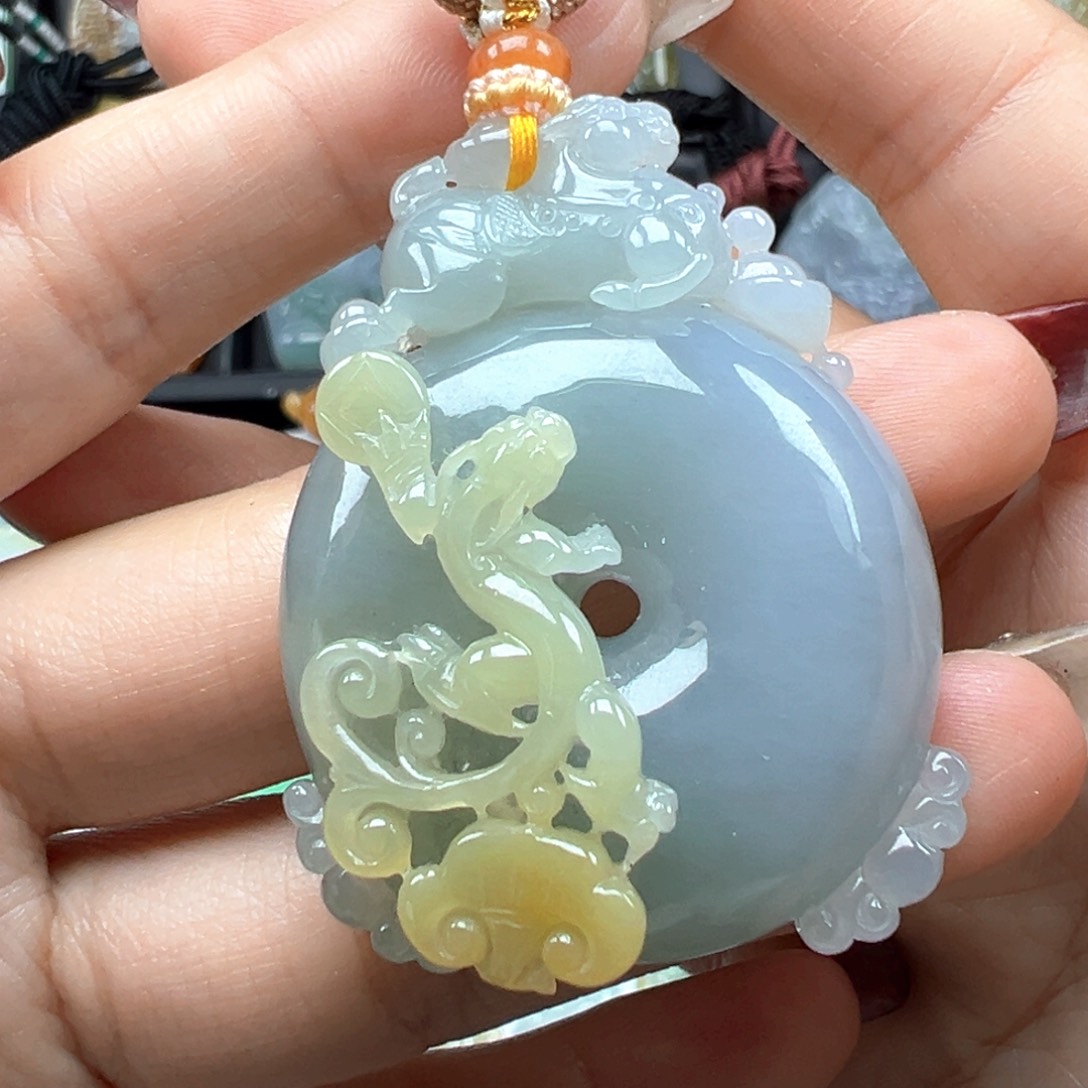 翡翠颈饰未镶嵌龙马精神