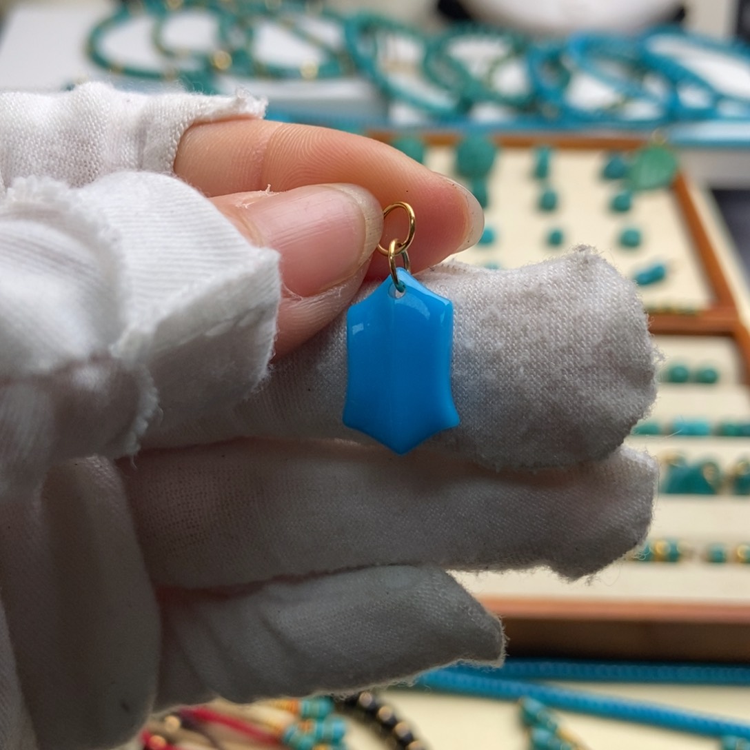 绿松石配饰未镶嵌