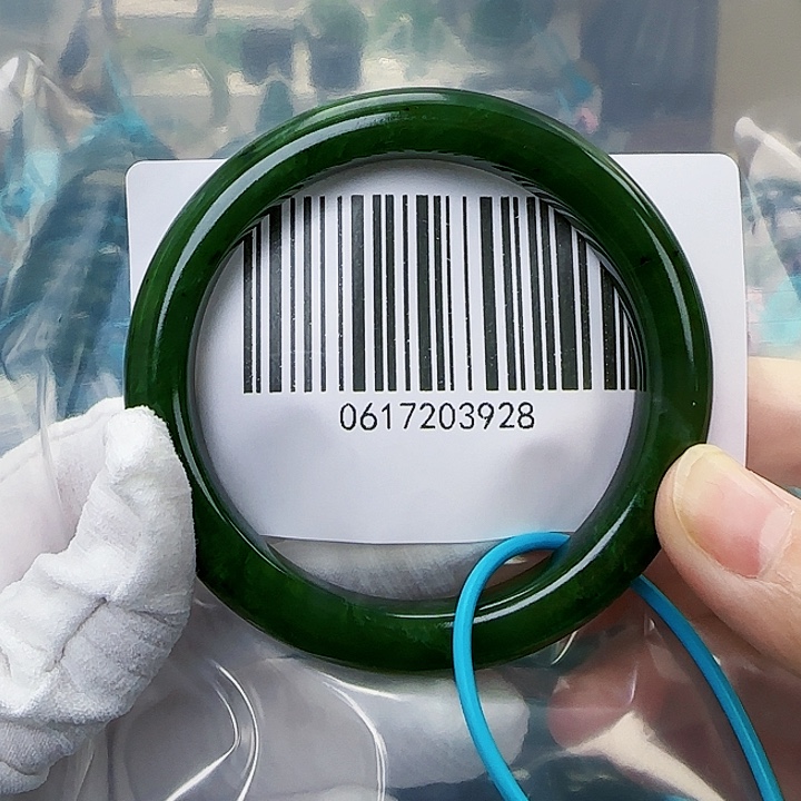 和田玉未镶嵌手镯微瑕54