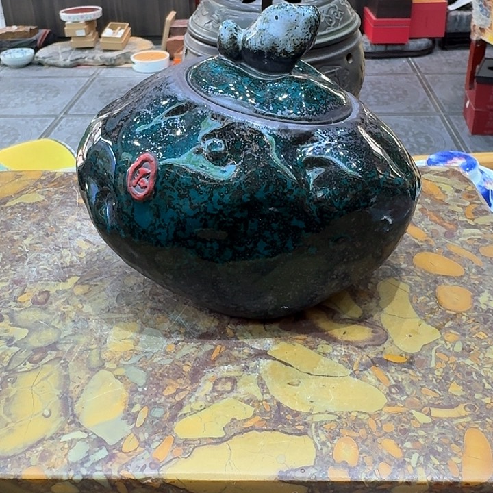 茶罐一个，瓷。。。品茗