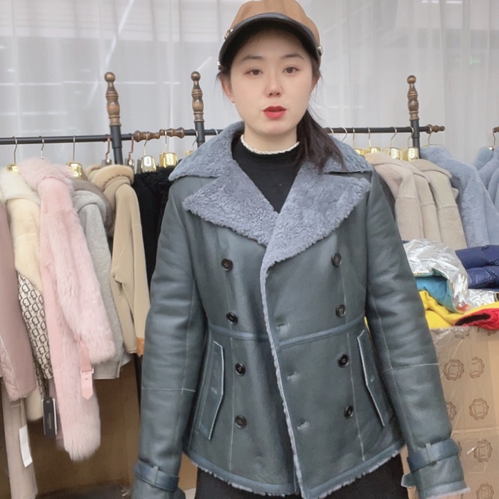 原生态皮毛一体风衣