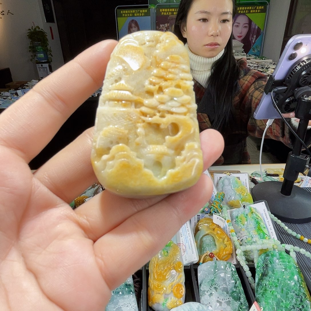 颈饰未镶嵌翡翠一