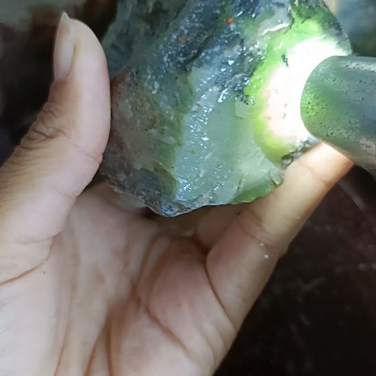 蛇纹石玉未镶嵌珠宝奇石