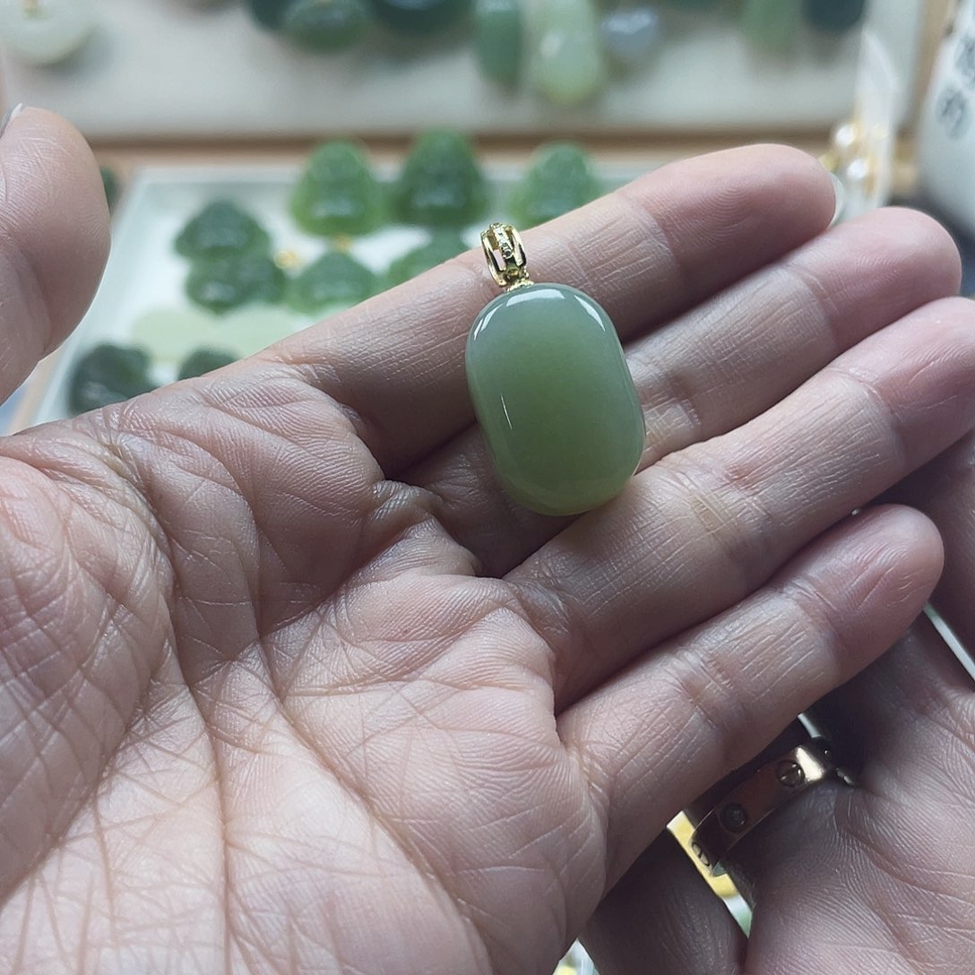 和田玉吊坠(不含链)银S925镀金镶嵌有水路