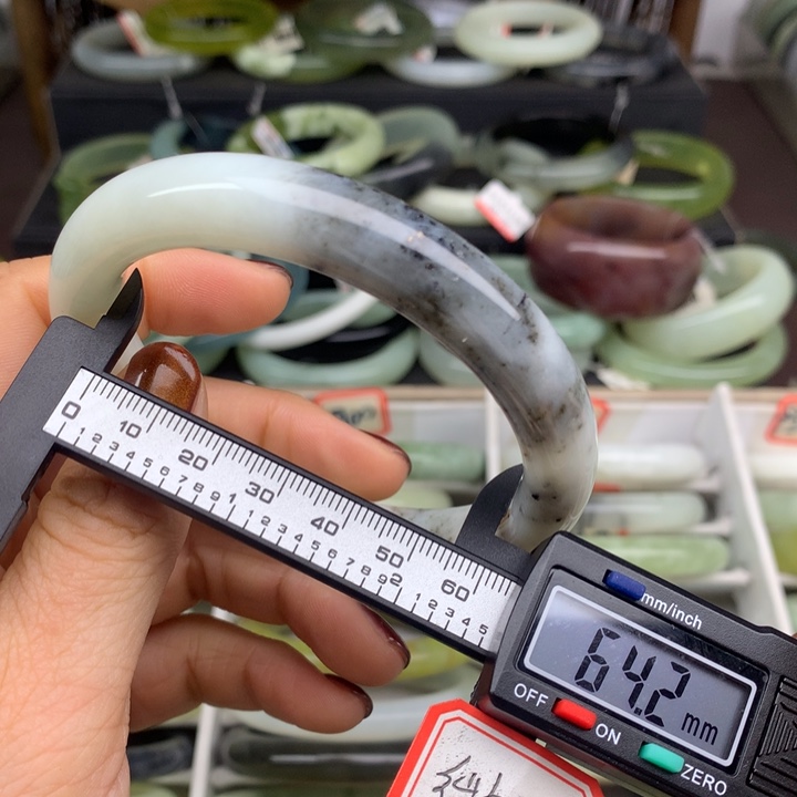 蛇纹石玉未镶嵌手镯890