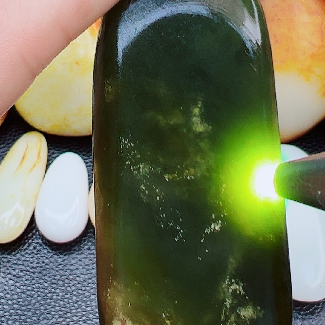 未镶嵌和田玉挂件