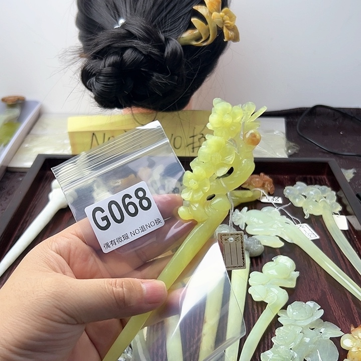 蛇纹石玉发饰合金不****卿