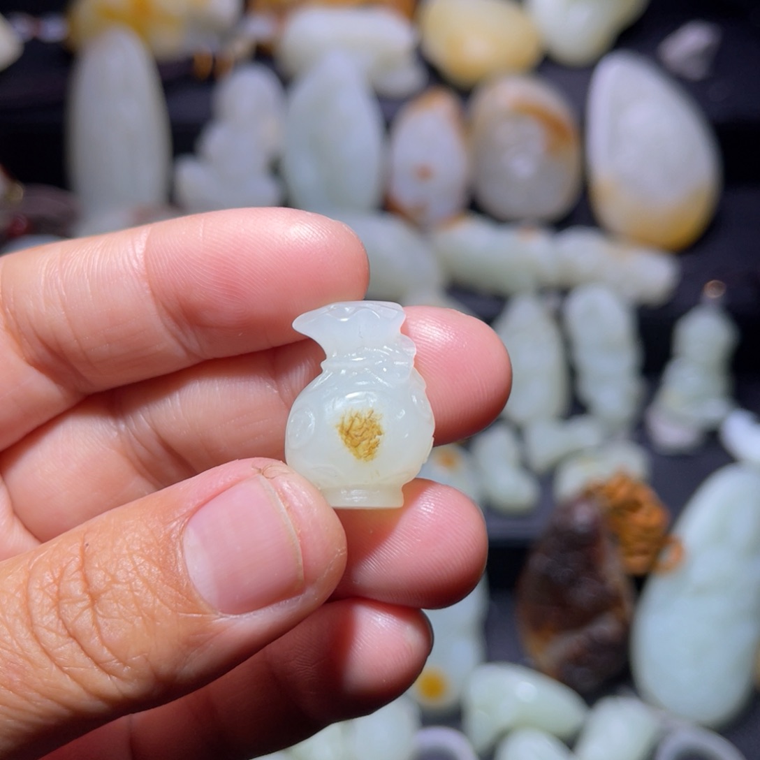 和田玉未镶嵌颈饰