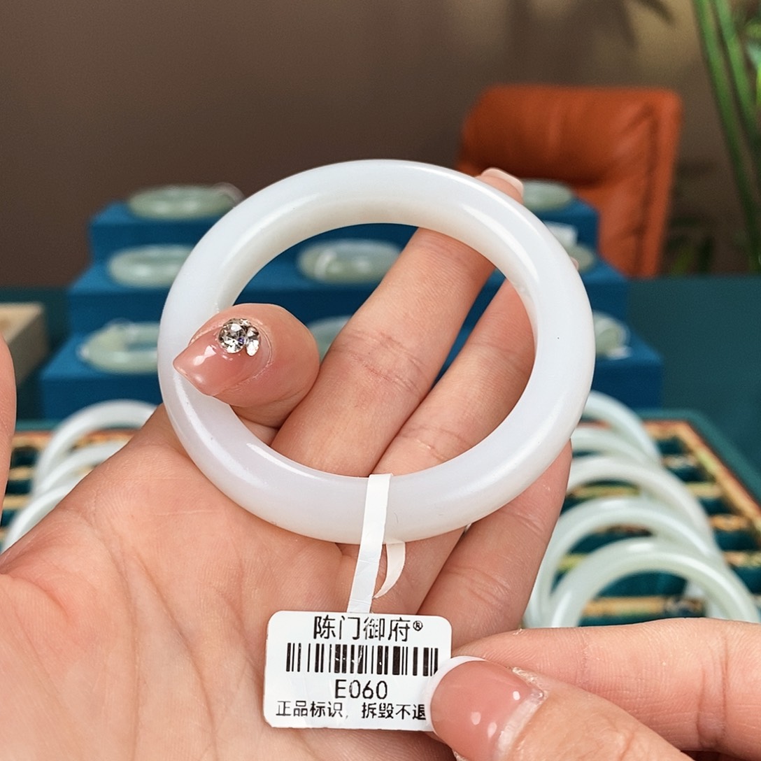 和田玉未镶嵌手镯E060