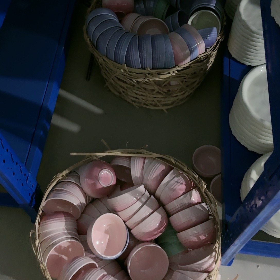 瓷片微瑕，好看的不挑色