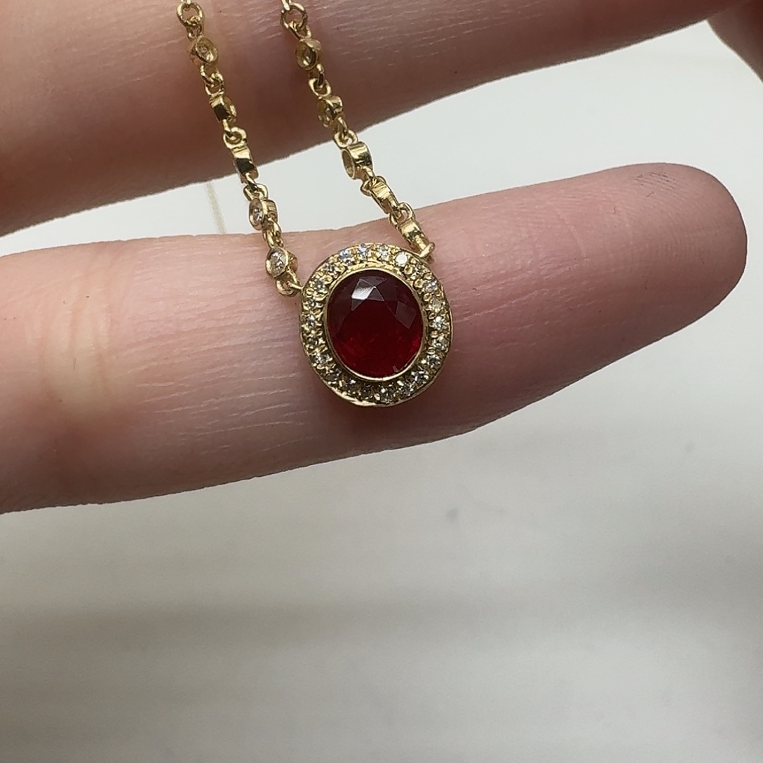 颈饰红宝石18K金镶嵌