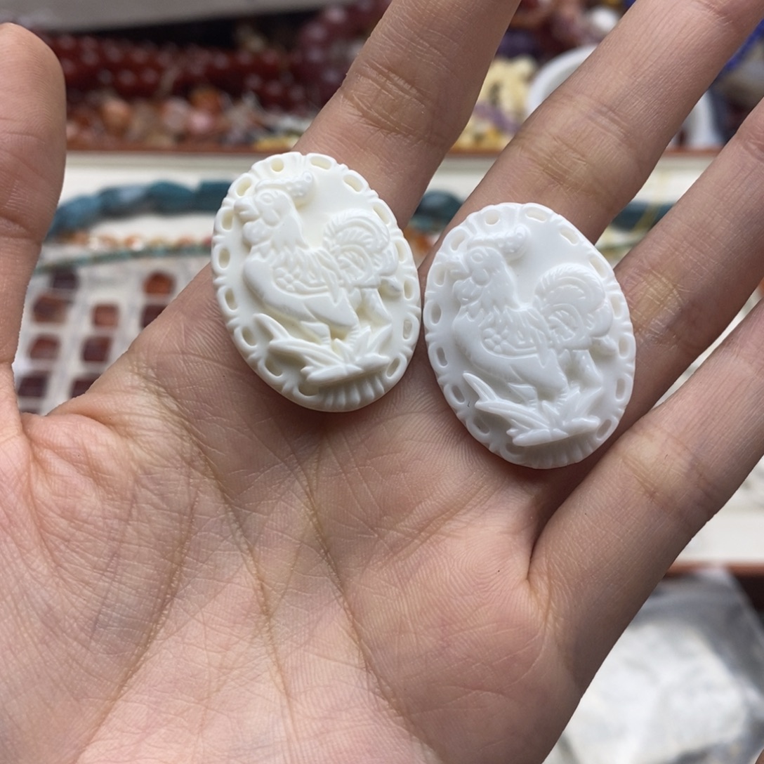 玛瑙/玉髓未镶嵌珠宝半成品一个装纯天然车贝壳雕刻公鸡