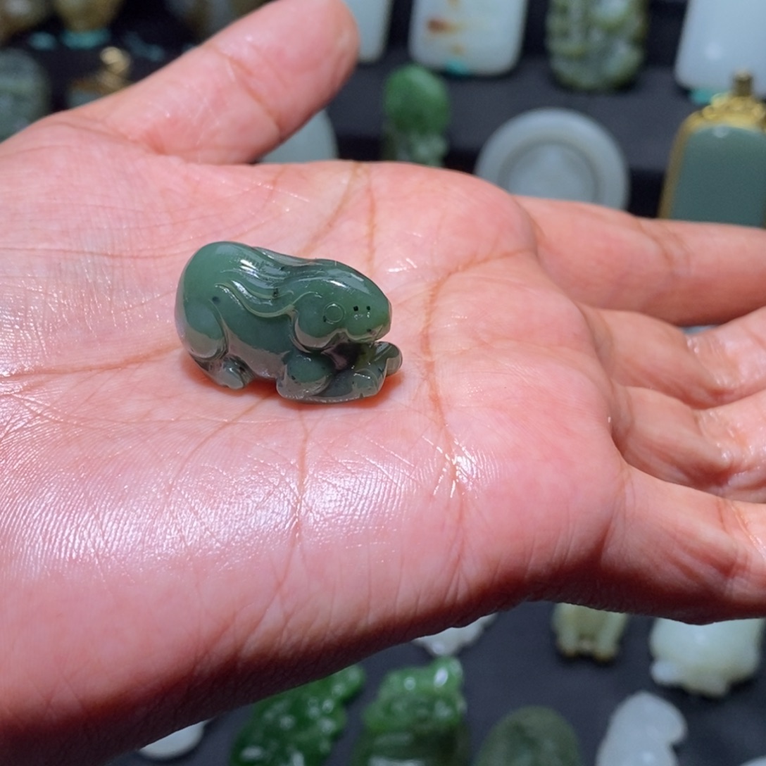 和田玉未镶嵌兔挂件