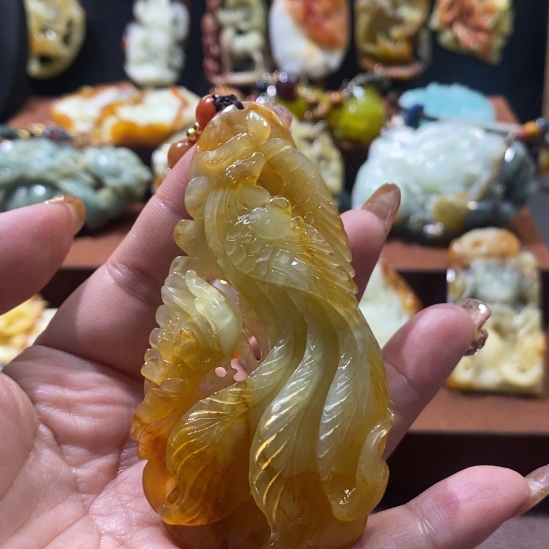 蛇纹石玉颈饰未镶嵌