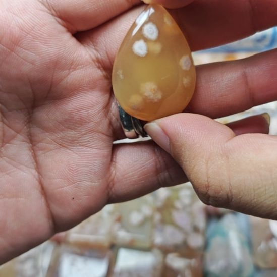 玛瑙/玉髓未镶嵌珠宝奇石