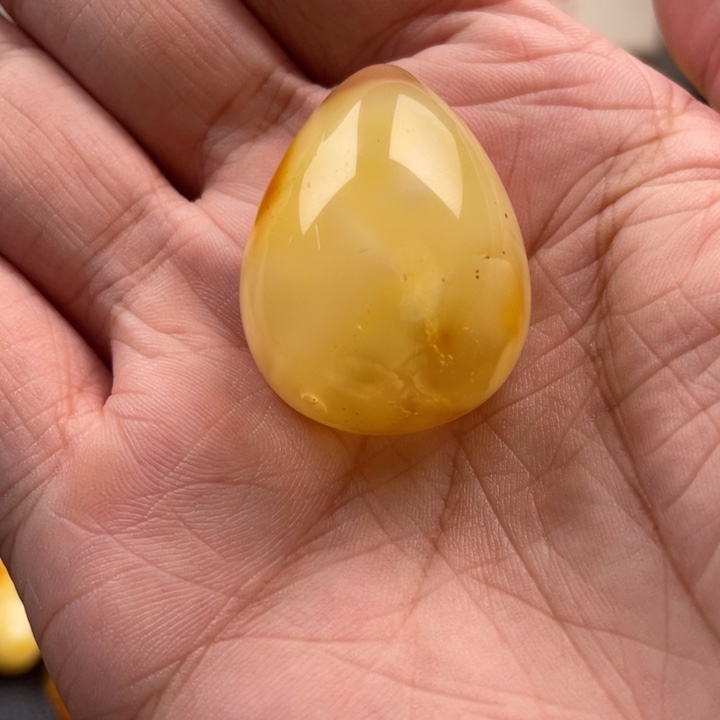 未镶嵌琥珀裸石琥珀