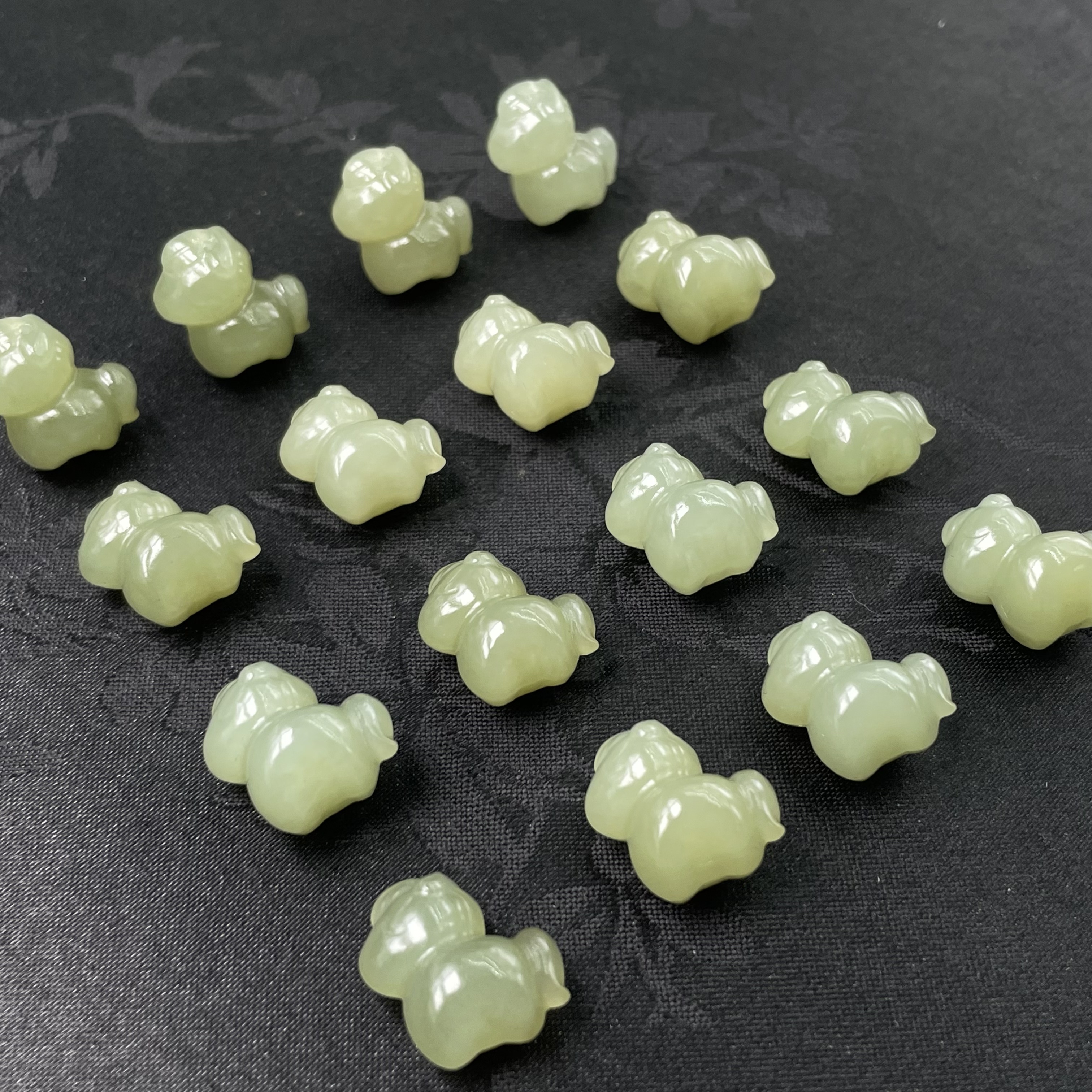 「戴琴珠宝」DQ5569-和田玉小马配件（多样性发其一)