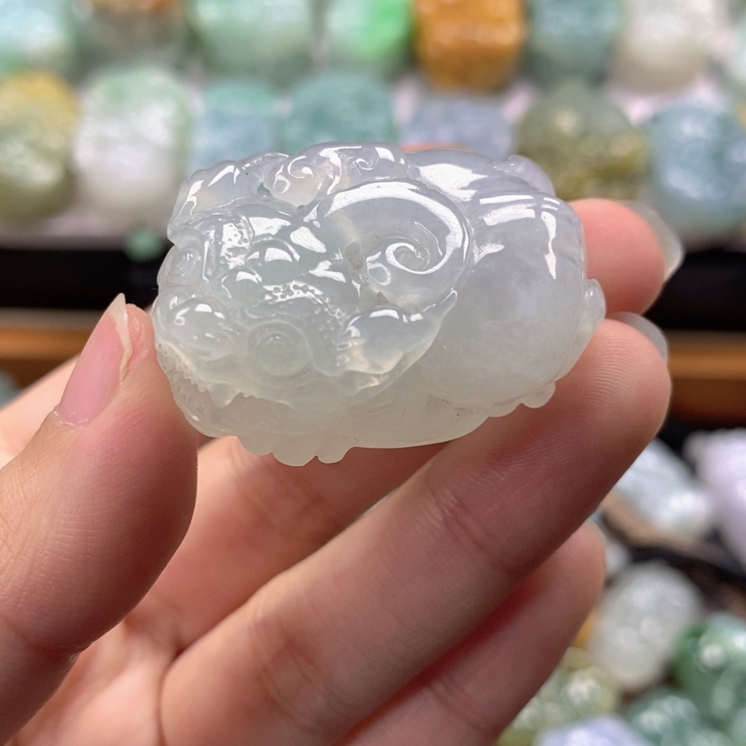 大***爷翡翠未镶嵌颈饰翡翠