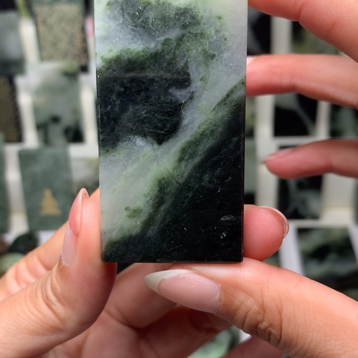 独山玉颈饰未镶嵌