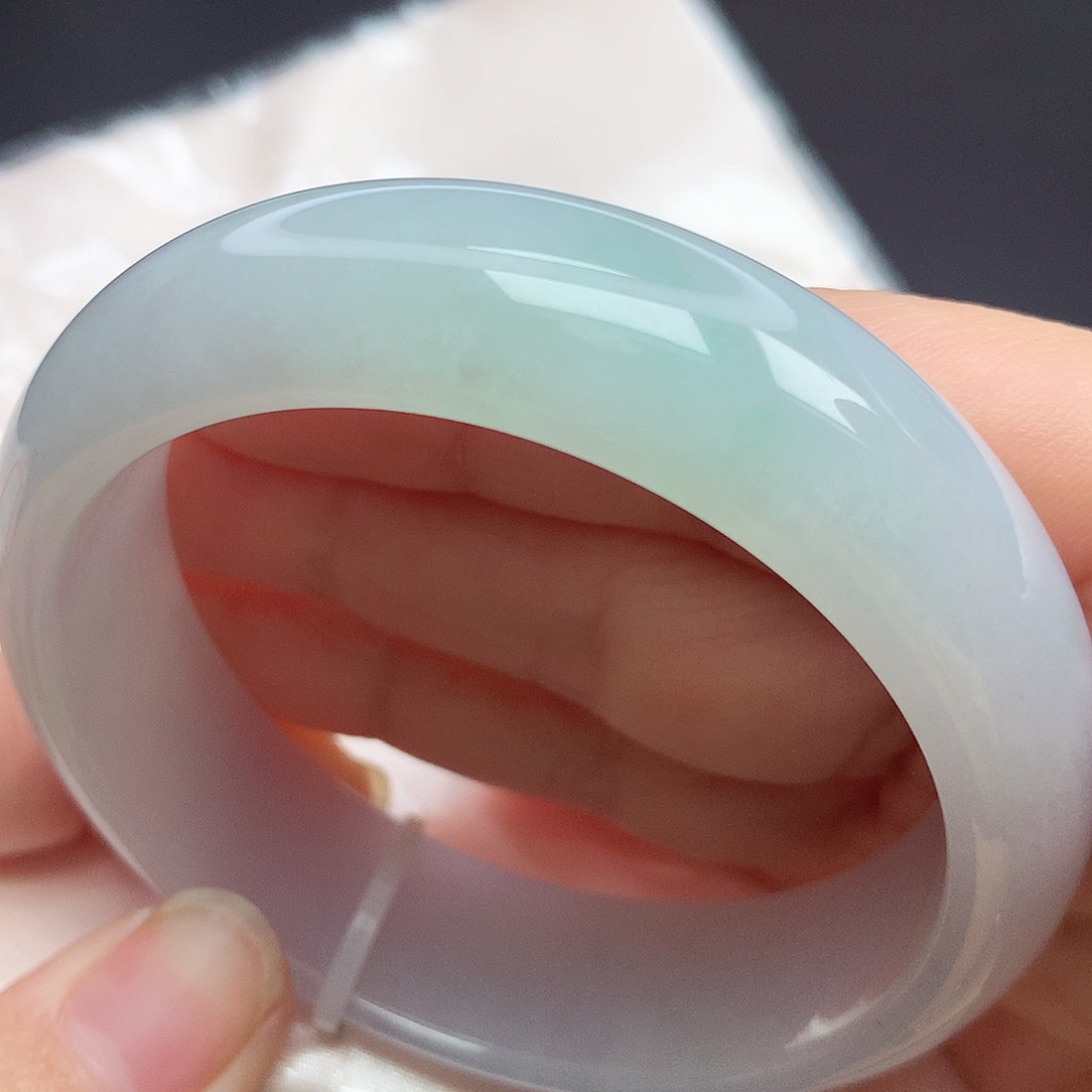 翡翠手镯未镶嵌55圈口