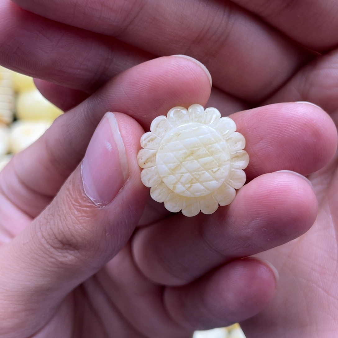 招***の琥珀未镶嵌裸石蜜蜡